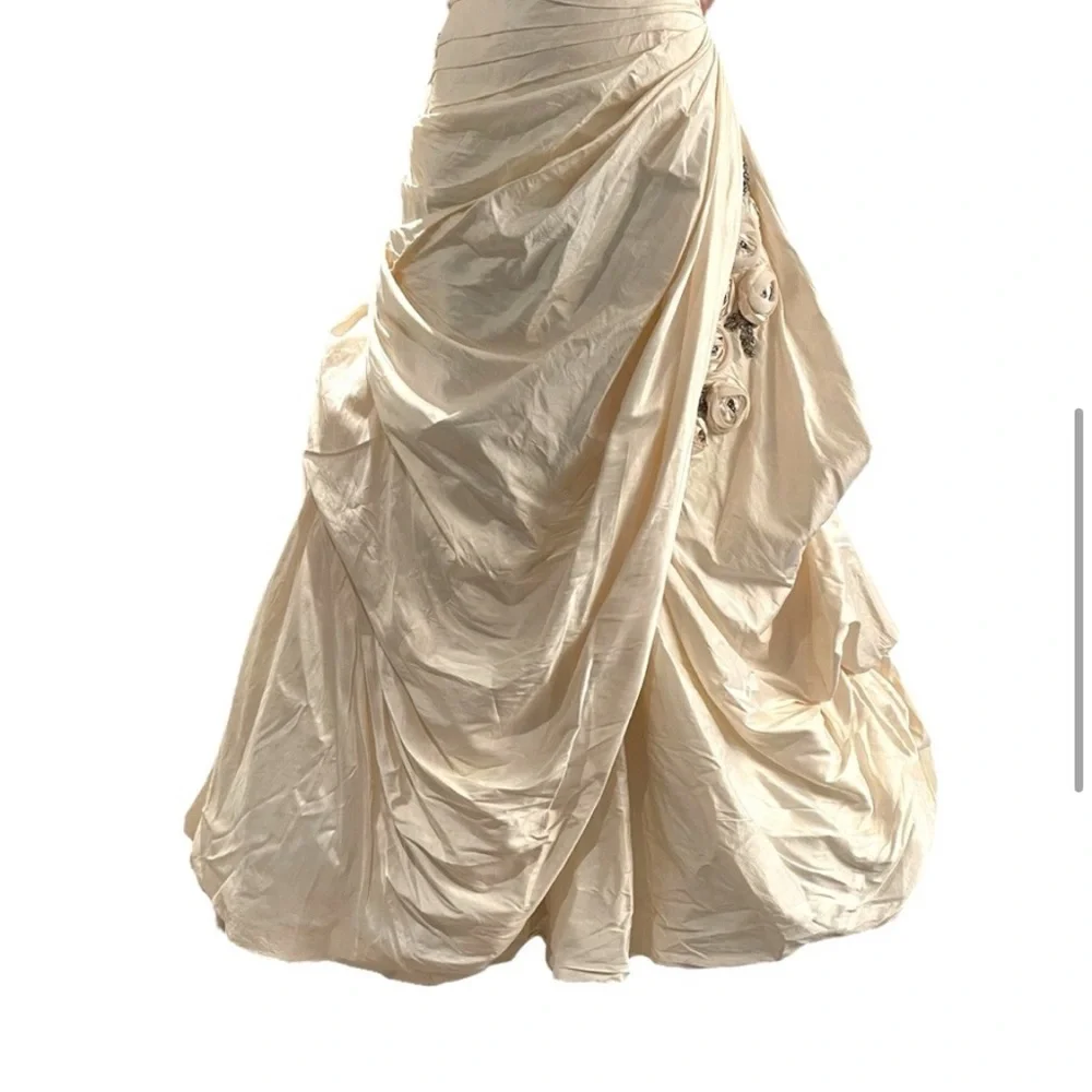 NWT ENZOANI Erica Light Ivory/Antique Gold Koyna Silk Princess Dress (6) - Picture 6 of 14